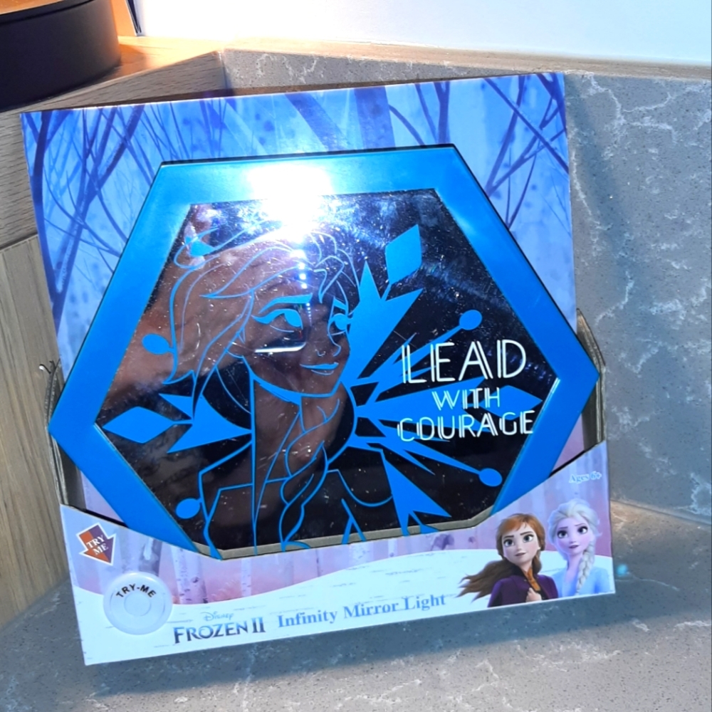 Frozen II Elsa Infiniti Mirror Light NWT